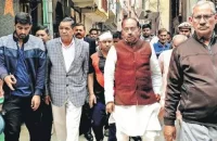 Vijay Goel meets slain IB staffer’s family